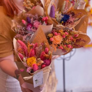 Bouquet de fleurs séchées et stabilisées.
